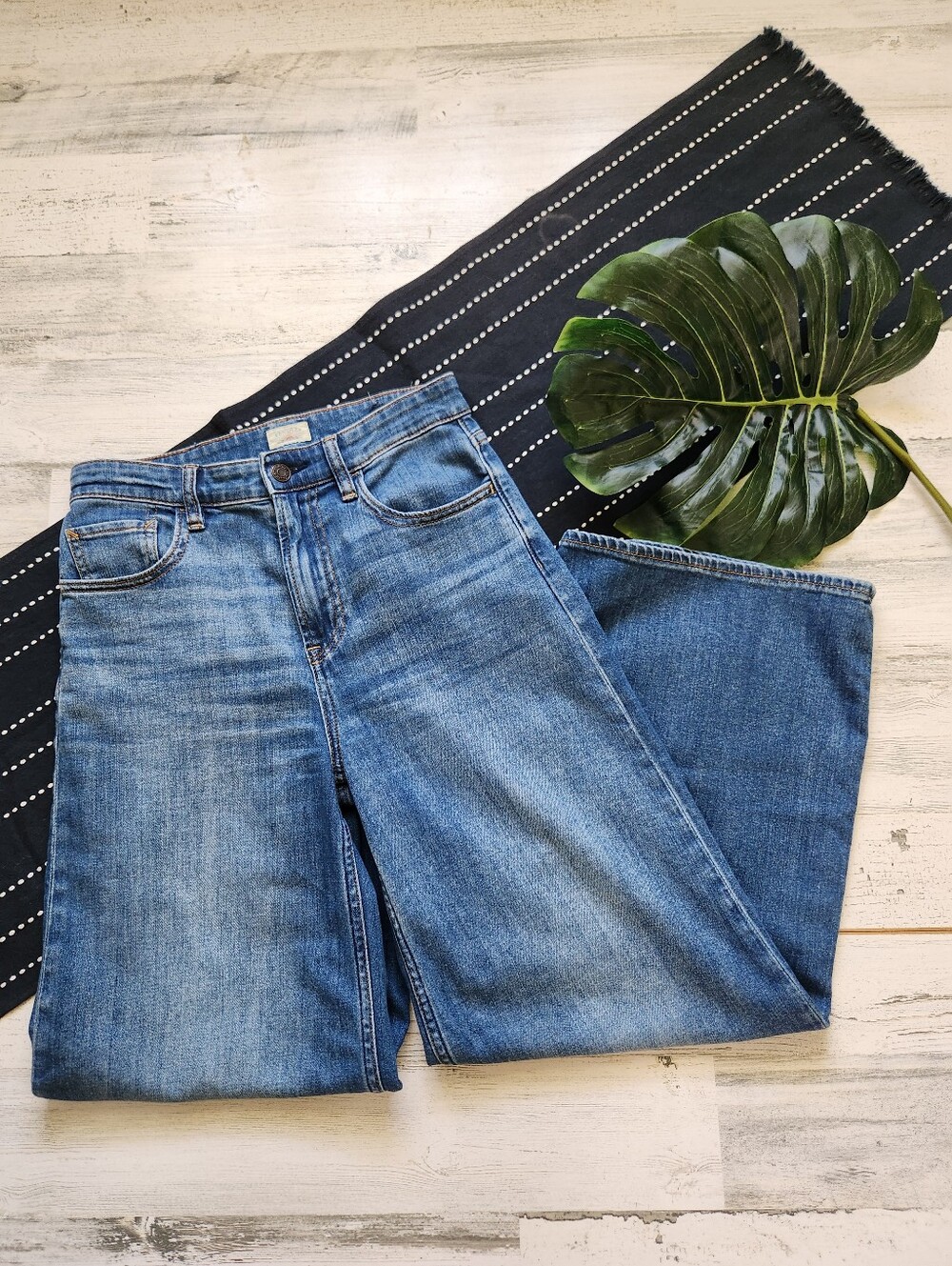 Faherty Saturday Denim Wide Leg Ankle Jeans Special Weave Mid Wash Size 26